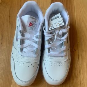 Brand New! Kids classic leather Reebok retro running shoes. White. Never worn